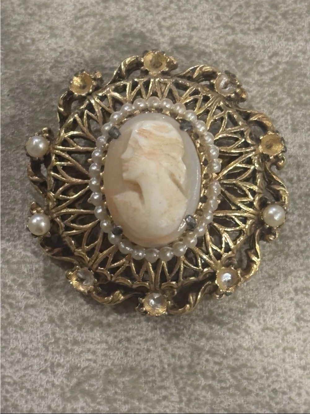 Vintage Florenza Gold Tone Shell Cameo Faux Pearl Brooch Pin Signed